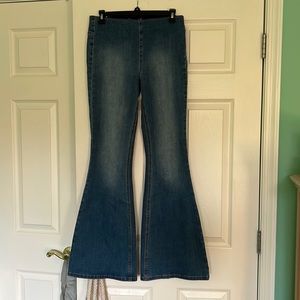 Tricot elastic waist bell bottom jeans